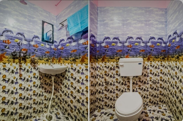 Bathroom 4, Kashi Nest, Varanasi