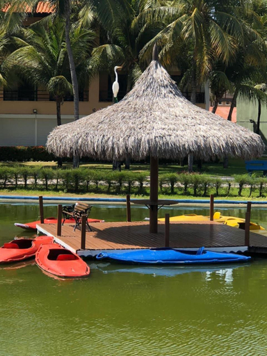Sport & Beauty 2, Apartamento no Aquaville Resort, do lado da sombra e perto da praia, Eusébio