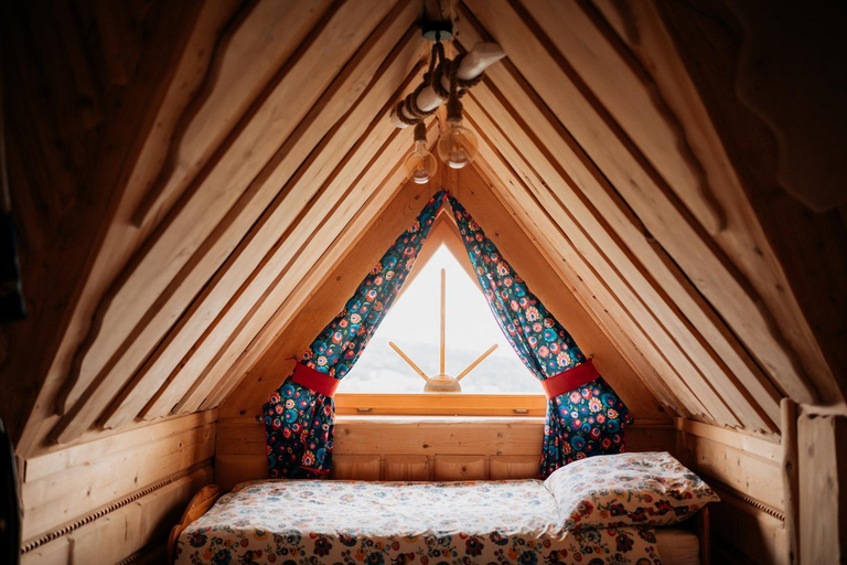 Bedroom 3, Jarogowka Stylowy dom goralski, Nowy Targ