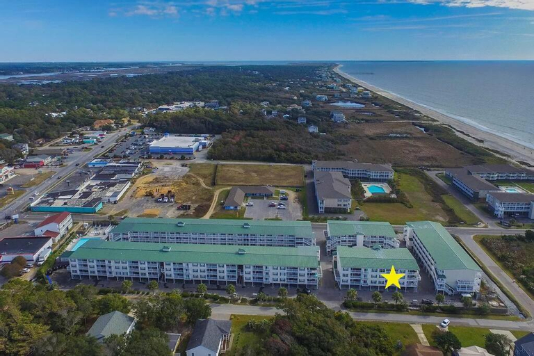3 Bedroom Condo, Ocean Views & Short Walk to Beach!, Brunswick
