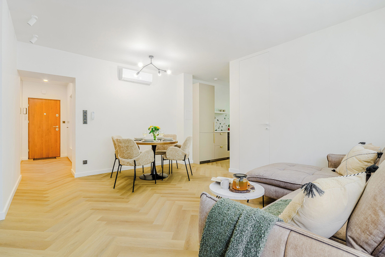 Others 4, Lumina 4-room apart near Pałac Kultury, Warsaw