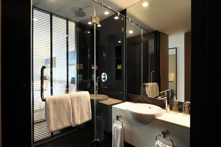 Bathroom 4, Vic3 Bangkok Hotel, Phaya Thai