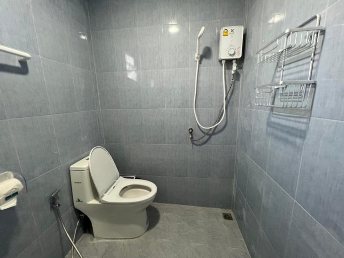 Bathroom 11