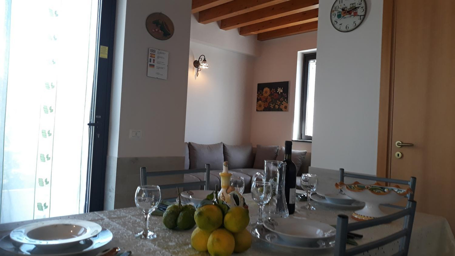 Food & Drinks, Profumo di Zagara Acireale, Catania