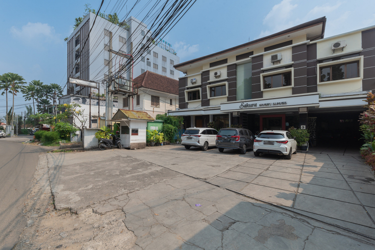 Exterior & Views, Urbanview Hotel Sakura Bandung, Bandung