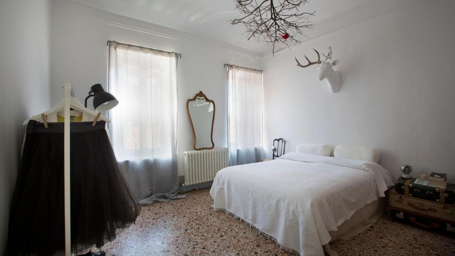 Bedroom 2, Casa Tesor - your design home in Mantua city center, Mantua