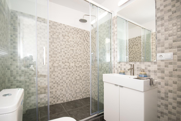 Bathroom 2, Apartahotel Casa Batito, Barcelona