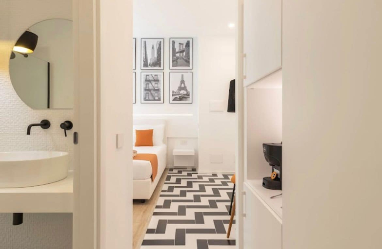 Bathroom 5, Metropolitan Rooms, Cagliari