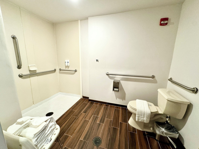 Bathroom 4, Comfort Suites East Brunswick - South River, Middlesex