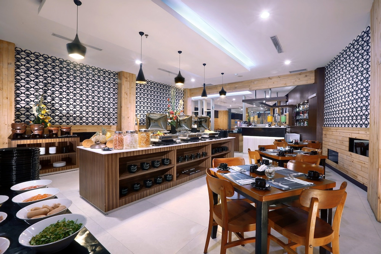 Food & Drinks 4, Neo Dipatiukur Bandung by ASTON, Bandung
