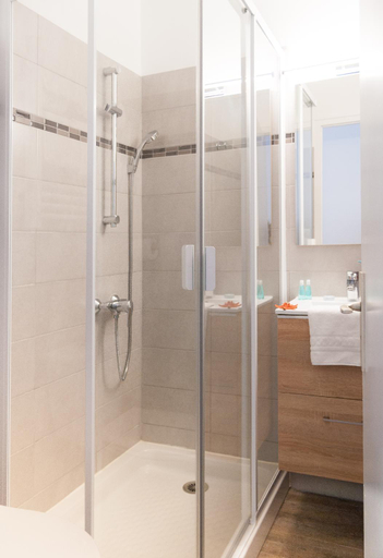 Bathroom 4, Hotel La Cote Oceane, Vendée