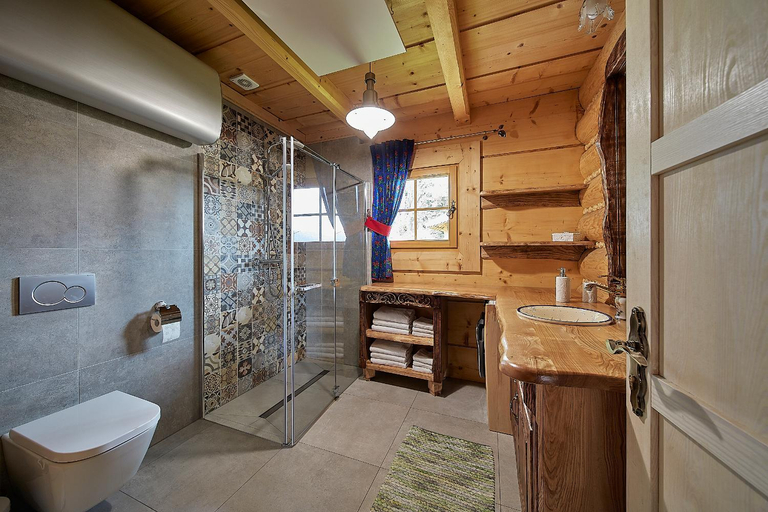 Bathroom 4, Jarogowka Stylowy dom goralski, Nowy Targ