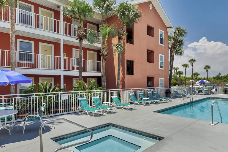 Sport & Beauty 3, Gulf View 216, Walton