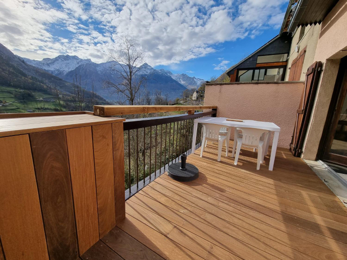 Others 5, CHALET DUPLEX - TERRASSE - VUE MONTAGNE - WIFI, Hautes-Pyrénées