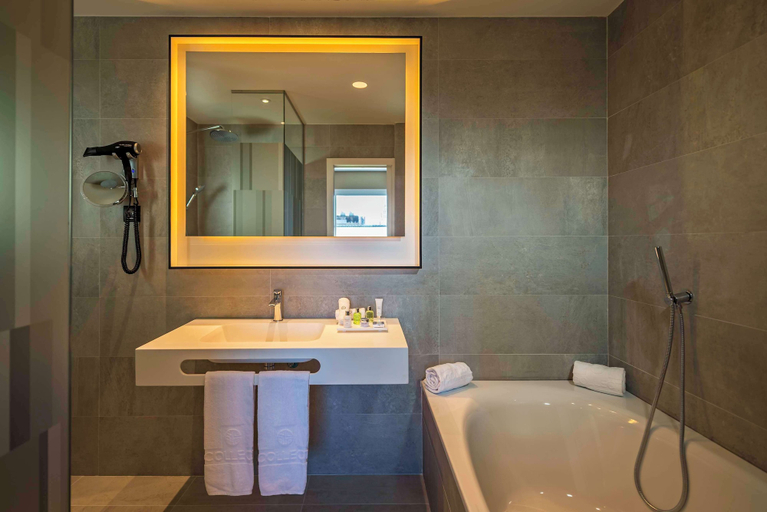 Bathroom 5, NH Collection Madrid Suecia, Madrid