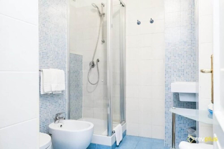Bathroom 5, Lia Rooms, La Spezia