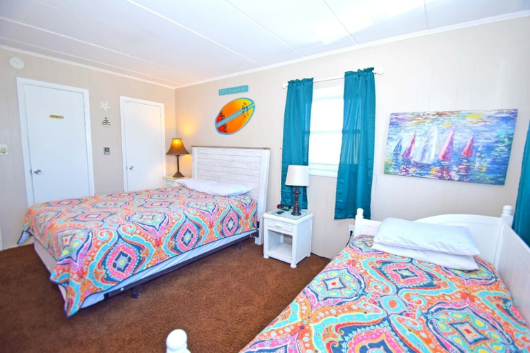 Room 5, Bay Colony 16 1 Bedroom Condo by RedAwning, Worcester