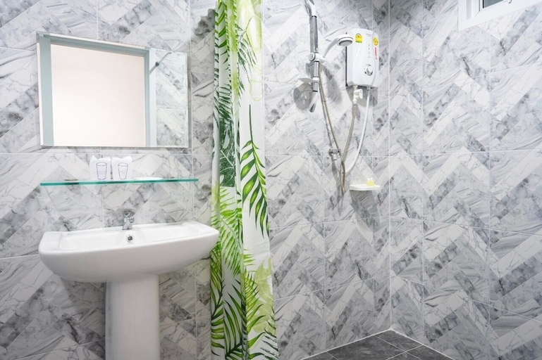 Bathroom 3, Neptuna Hotel by Maduzi, Phuket Island