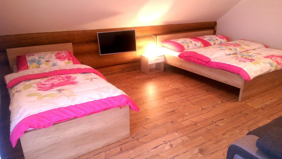 Bedroom 2, Koliba Pod Skalami, Bytca