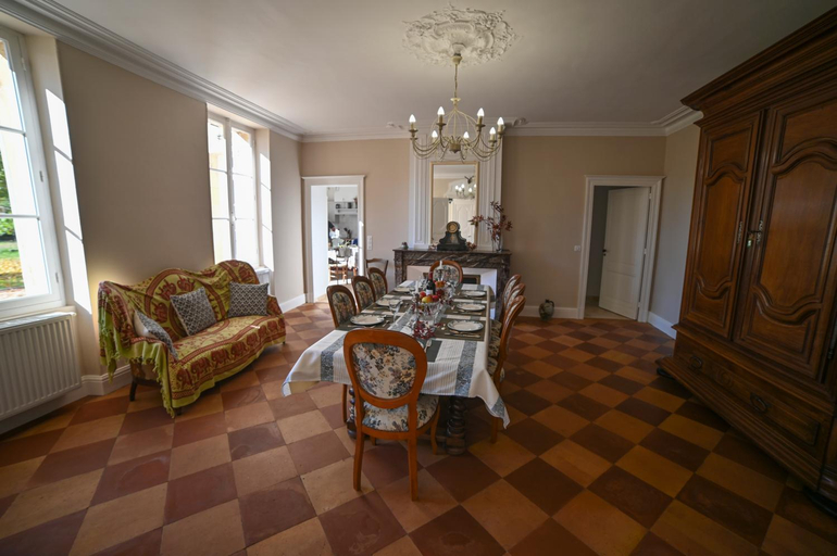 Others 5, Chateau Biset, Gironde