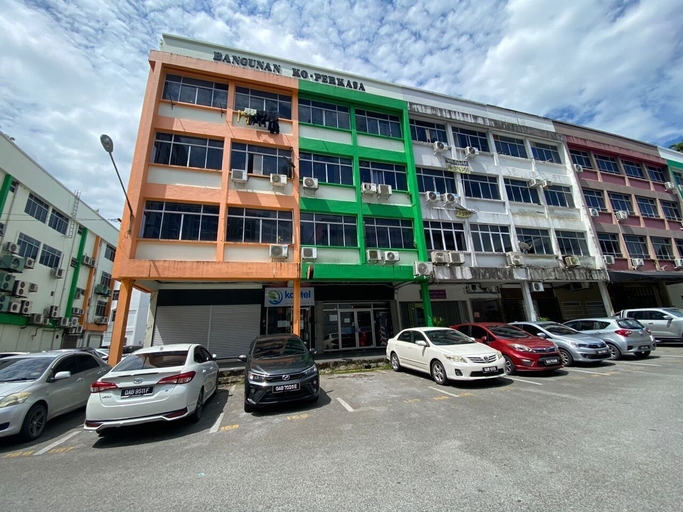 Exterior & Views