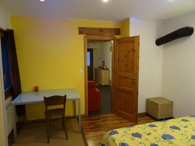 Bedroom 2, Vire de Vie, Val-de-Ruz