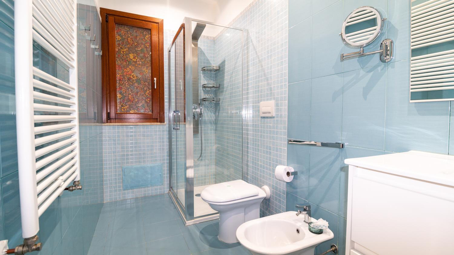 Bathroom 2, Xenia Boutique House Tirso, Oristano
