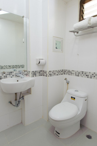 Bathroom 3, The Cozi Inn Bangkok, Ratchathewi