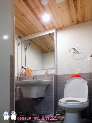 Bathroom 5, Ariene Guesthouse, Buk