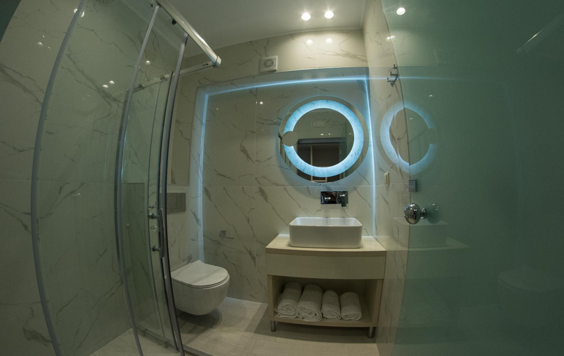 Bathroom 3, Peloton Inn, Central Macedonia