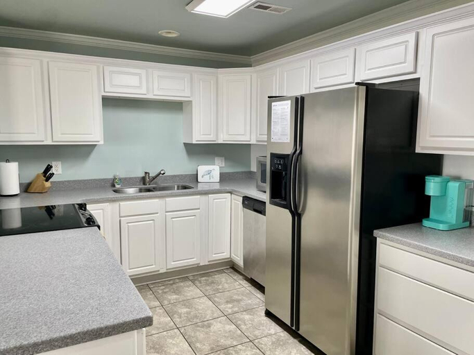 3, 3 Bedroom Condo, Ocean Views & Short Walk to Beach!, Brunswick