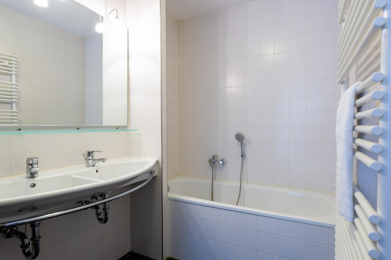 Bathroom 5, Strandappartementen De Gulden Stroom, Vlissingen