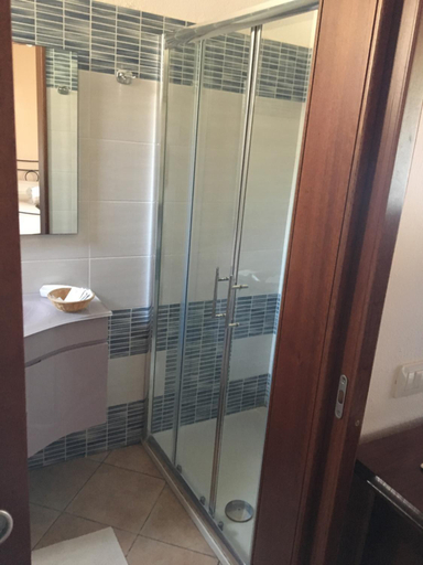 Bathroom 3, Hotel Belvedere, Cagliari