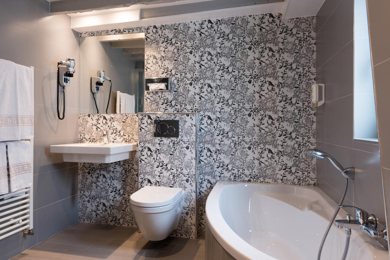 Others 5, L'Ouest Hotel, Paris