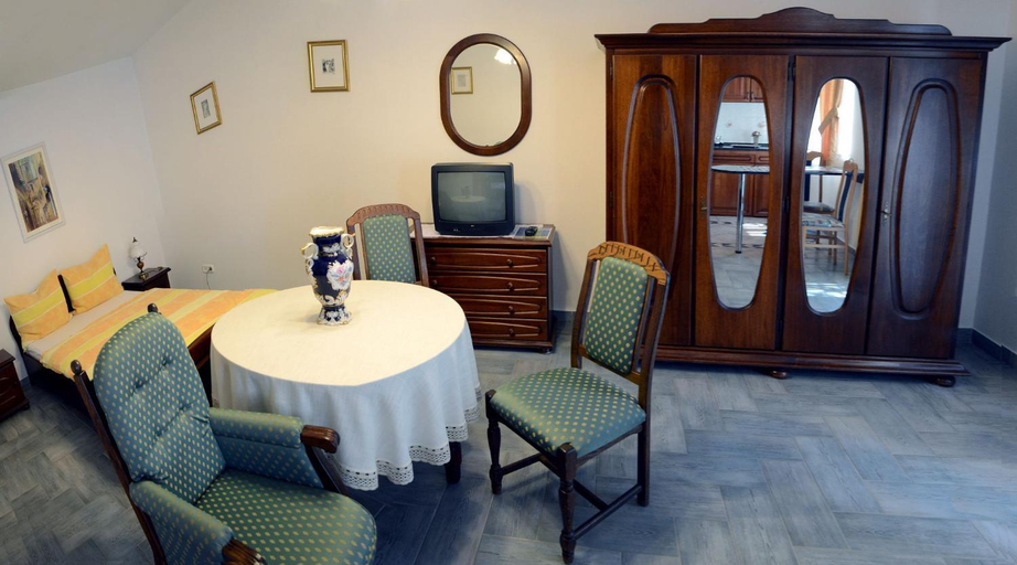 Others 4, Samson Apartment, Hajdúszoboszló