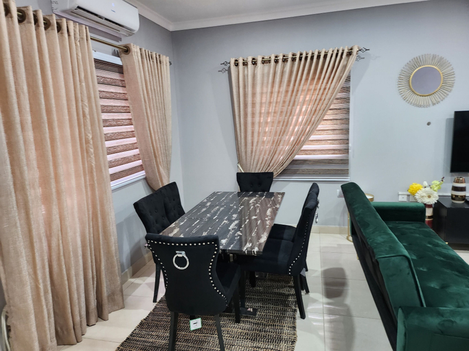 Others 4, Spacious Luxury 3Bed Hse in Tema Netflix, Tema