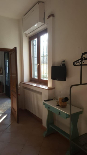 Others 3, Agriturismo Podere I' Caldino, Florence