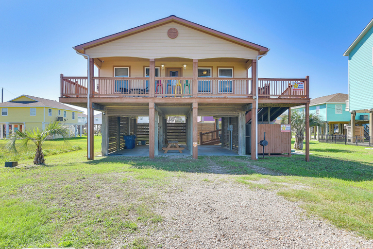 Exterior & Views 2, Steps to Surfside Beach with Easy Ramp Access!, Brazoria