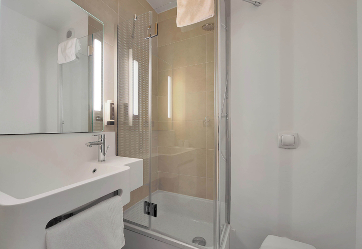 Bathroom 4, Hôtel Athéna Friville, Somme