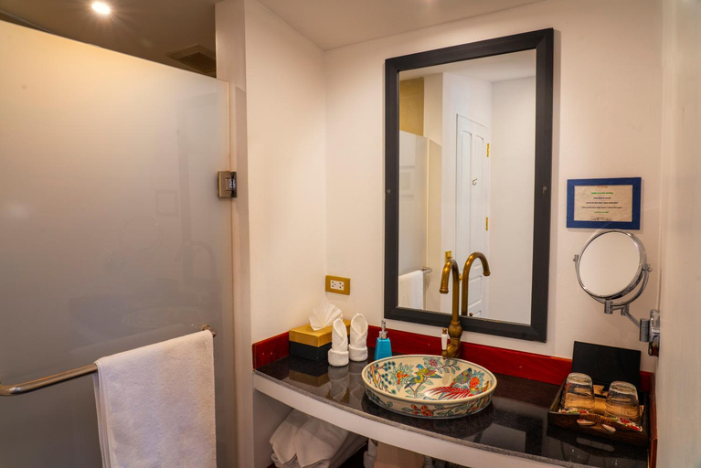 Bathroom 5, The Belle Rive Boutique Hotel, Chomphet
