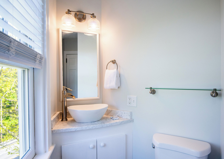 Bathroom 4, Cleftstone Inn, Hancock