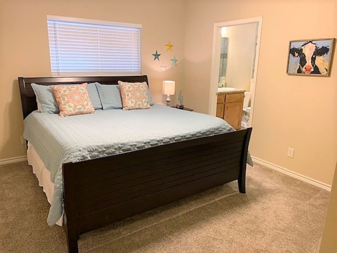 Room 4, On The Rocks RG208 by RedAwning, Comal