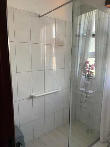 Bathroom 2, Angie’s apartment, Funchal