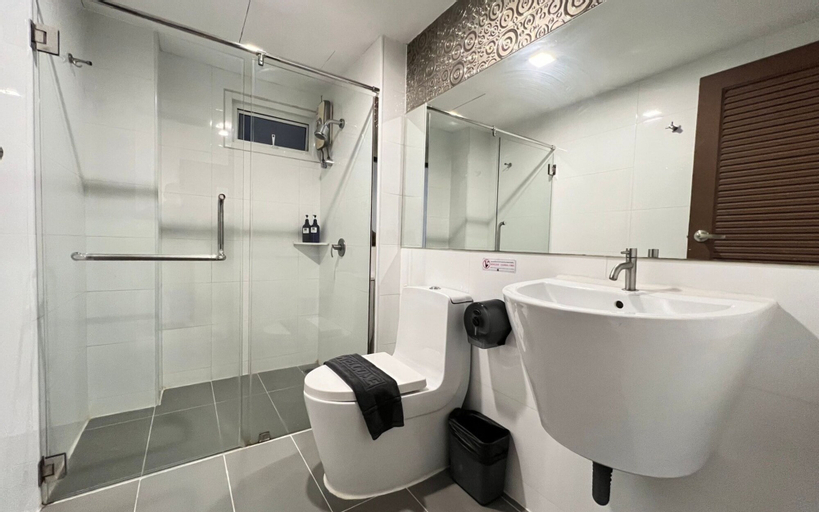 Bathroom 10