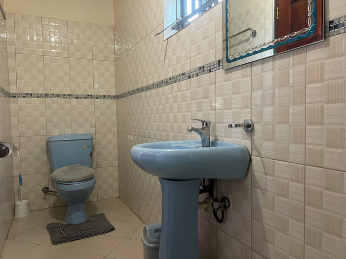 Bathroom 4, Montane Safaris Hotel, Fort Portal