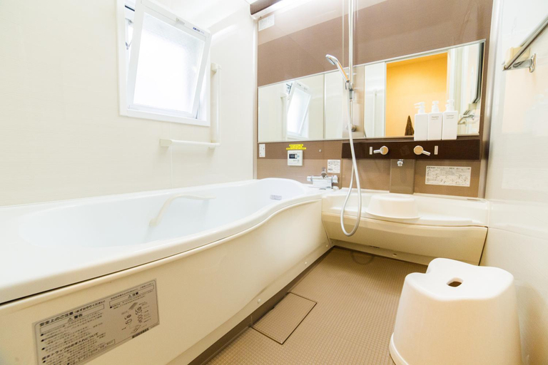 Bathroom 4, K's House Kyoto - Backpackers Hostel, Kyoto