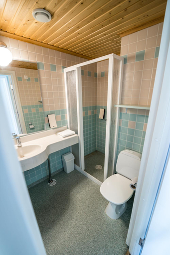 Bathroom 4, Karolineburg Manor House Hotel, Kainuu