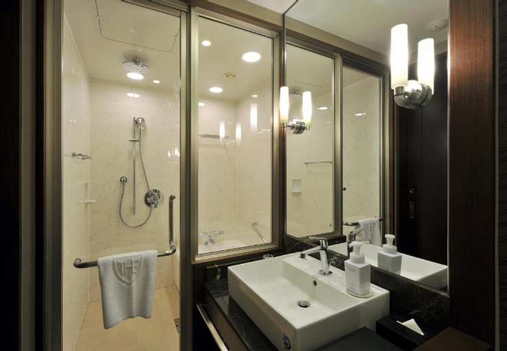 Bathroom 15