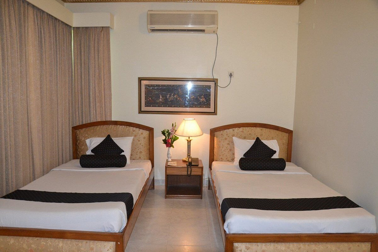 Bedroom 3, Hotel de Crystal Crown, Dhaka