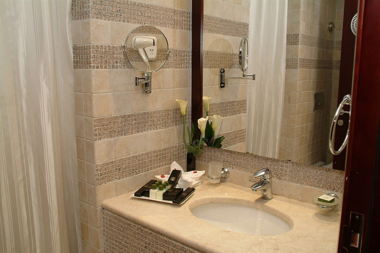 Bathroom, Dorrar Aleiman Royal Hotel, Makkah